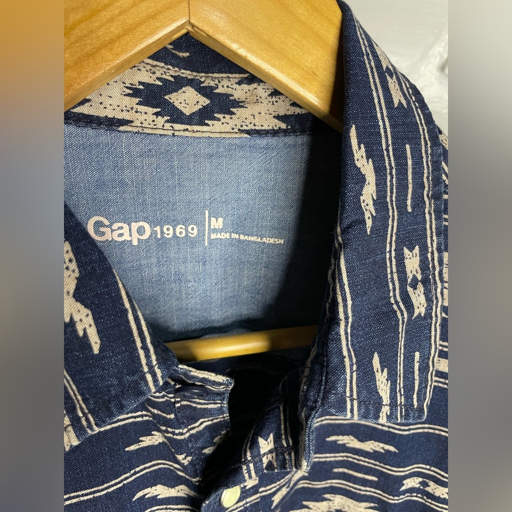 GAP Button Up - Picture 3 of 4